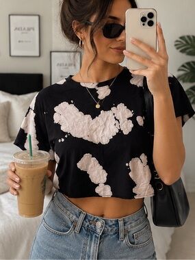 🐄 Queen Bees Black & White Abstract Cropped Tee — Size Small